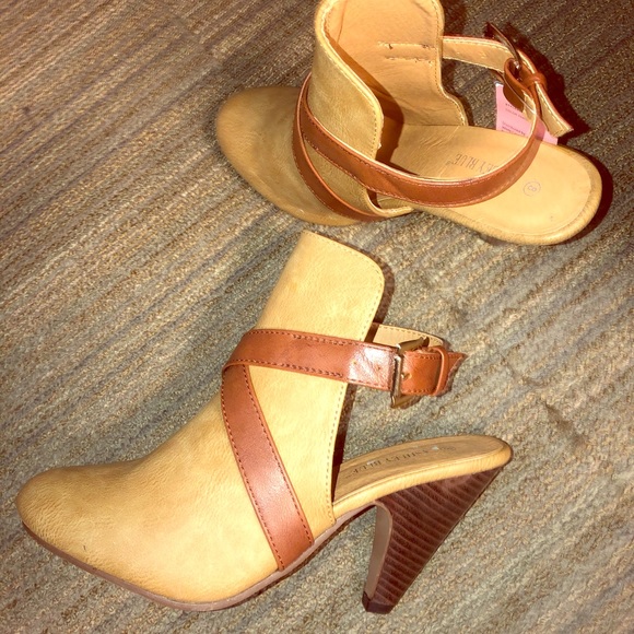 Shoes - New Women Booties size 8